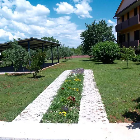 Karolina - Oasis Apartman Póla