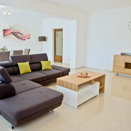 Appartement Karolina - Oasis With Free Parking Pula