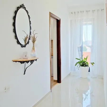 Apartment Karolina - Oasis