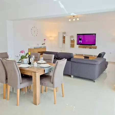 Apartment Karolina - Oasis Pula